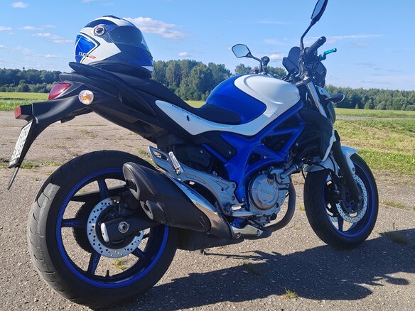 2011 Suzuki SFV 400 Gladius, белый, 435000 рублей