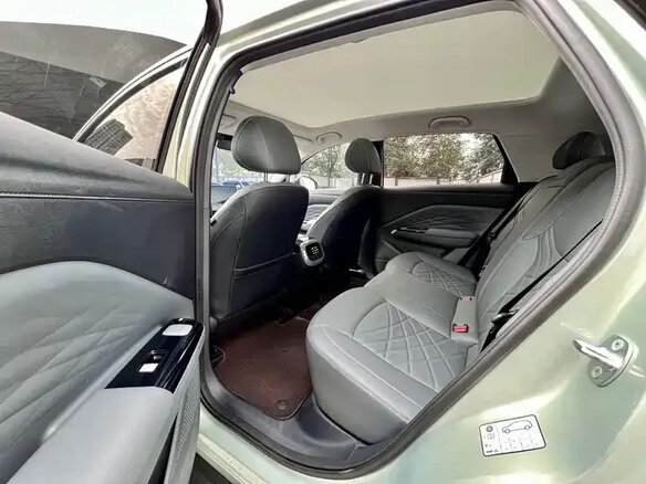 2025 Arcfox T1 42.3 kWh, зелёный - вид 18