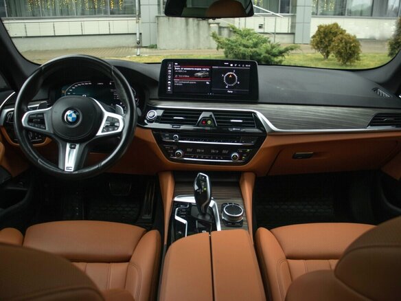 2021 BMW 5 серии 540i xDrive VII (G30/G31/G38) Рестайлинг, серый, 4474483 рублей - вид 15
