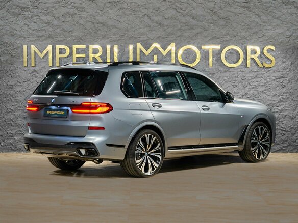 2026 BMW X7 40i I (G07) Рестайлинг, серый, 18490000 рублей - вид 5