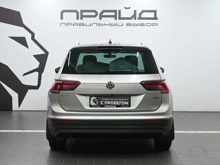 2018 Volkswagen Tiguan II, серебристый, 2279900 рублей, вид 4