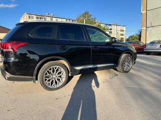 2017 Mitsubishi Outlander III Рестайлинг 2, чёрный, 1850000 рублей, вид 5