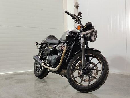 2017 Triumph Street Cup, чёрный, 619000 рублей, вид 2