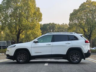 2021 Jeep Cherokee V (KL) Рестайлинг, белый, 1280000 рублей, вид 5