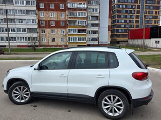 2016 Volkswagen Tiguan AMT I Рестайлинг, белый, 1700000 рублей, вид 4