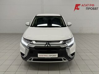 2020 Mitsubishi Outlander III Рестайлинг 3, белый, 2230000 рублей, вид 2