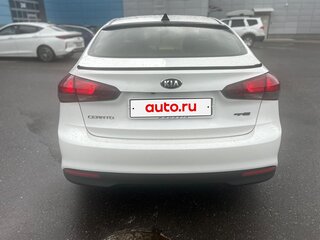 2019 Kia Cerato III Рестайлинг (Classic), белый, 1600000 рублей, вид 4