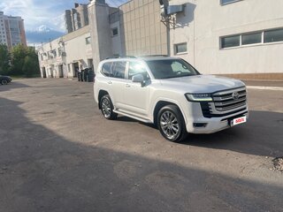 2021 Toyota Land Cruiser 300 Series, белый, 10980000 рублей, вид 3