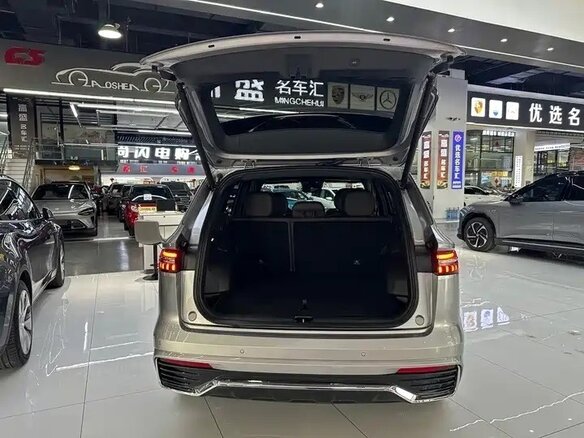 2025 Geely Monjaro (Xingyue L) I Рестайлинг (China Market), серый, 3230010 рублей - вид 18