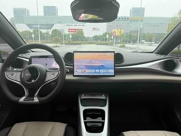 2025 BYD Dolphin 45.12 kWh I Рестайлинг, белый, 1649999 рублей - вид 9