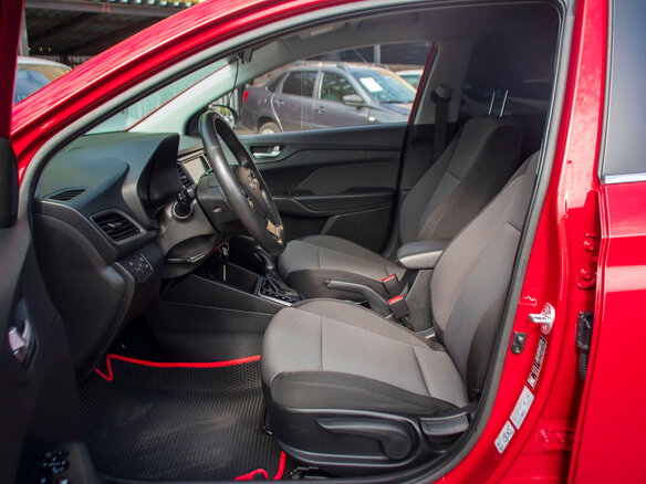 2018 Hyundai Solaris II, красный - вид 12