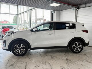 2020 Kia Sportage IV Рестайлинг, белый, 1989000 рублей, вид 3