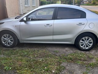2021 Kia Rio IV Рестайлинг, серый, 1430000 рублей, вид 5