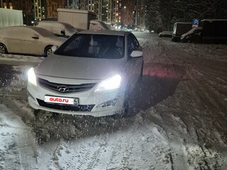 2016 Hyundai Solaris I Рестайлинг, белый, 920000 рублей, вид 3