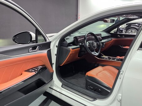 2023 Kia K5 III Рестайлинг, белый, 3000008 рублей, вид 5