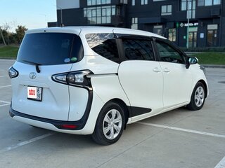 2020 Toyota Sienta II Рестайлинг, белый, 1320000 рублей, вид 4
