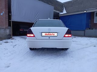 1998 Mercedes-Benz C-Класс 220 I (W202) Рестайлинг, белый, 350000 рублей, вид 4