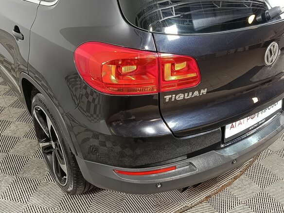 2011 Volkswagen Tiguan I Рестайлинг, чёрный, 1280000 рублей - вид 17