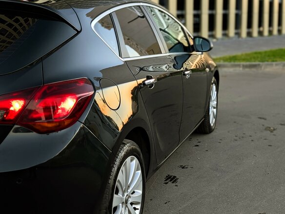 2013 Opel Astra J Рестайлинг, чёрный - вид 8