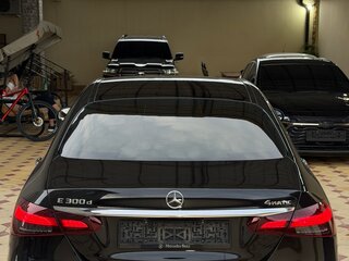 2021 Mercedes-Benz E-Класс 300 d V (W213, S213, C238) Рестайлинг, чёрный, 4900000 рублей, вид 4