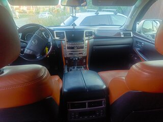 2012 Lexus LX 570 III Рестайлинг, серебристый, 4000000 рублей, вид 4