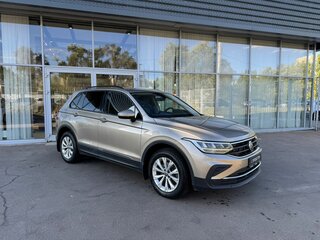 2021 Volkswagen Tiguan II Рестайлинг, коричневый, 2215000 рублей, вид 3