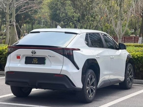 2023 Toyota bZ4X I, белый - вид 5