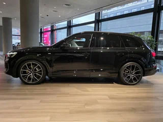 2025 Audi Q7 50 TDI II (4M) Рестайлинг 2, чёрный, 14092000 рублей, вид 4