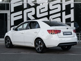 2009 Kia Cerato 4-speed II, белый, 760000 рублей, вид 2