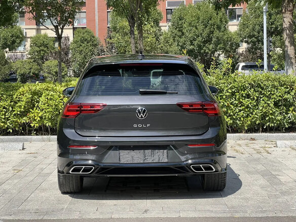 2023 Volkswagen Golf VIII, чёрный, 1827009 рублей - вид 5