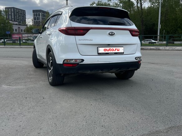 2020 Kia Sportage IV Рестайлинг, белый, 2030000 рублей - вид 5