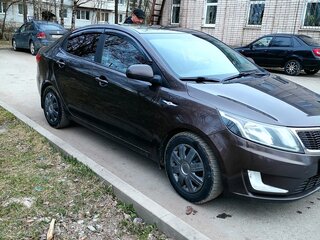 2015 Kia Rio 6-speed III, коричневый, 980000 рублей, вид 4