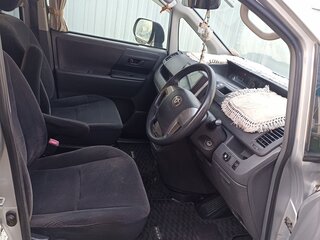 2010 Toyota Noah II (R70), серебристый, 980000 рублей, вид 5