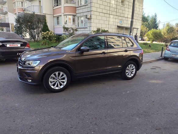 2019 Volkswagen Tiguan II, коричневый, 2150000 рублей - вид 2