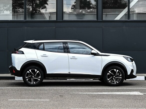 2021 Peugeot 2008 II, белый, 1829000 рублей - вид 4