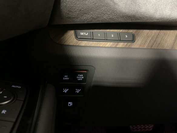 2024 Lexus LM 350h II, белый - вид 21