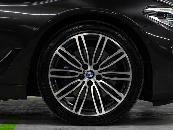 2018 BMW 5 серии 530i xDrive VII (G30/G31/G38), серый, 3790000 рублей - вид 9