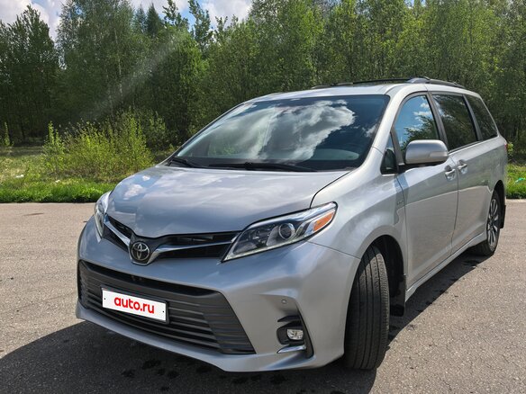 2019 Toyota Sienna III Рестайлинг 2, серый, 3695000 рублей - вид 1