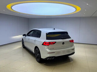 2023 Volkswagen Golf VIII, белый, 1880000 рублей, вид 4