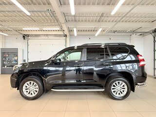 2017 Toyota Land Cruiser Prado 6-speed 150 Series Рестайлинг 1, чёрный, 4999900 рублей, вид 3