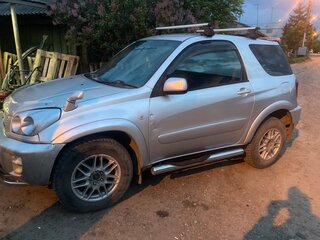 2000 Toyota RAV4 II (XA20), серебристый, 700000 рублей, вид 2