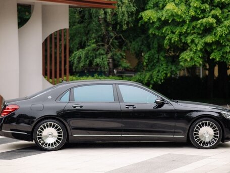 2018 Mercedes-Benz Maybach S-Класс 560 I (X222) Рестайлинг, чёрный, 5250000 рублей, вид 3
