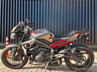 2020 Triumph Street Triple, серый, 800000 рублей, вид 2