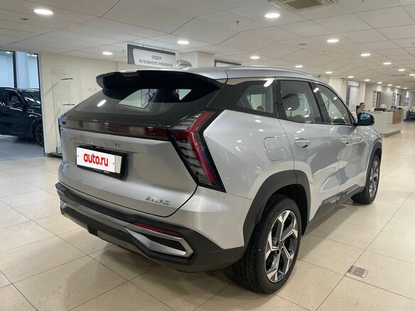 2026 Geely Atlas II, серебристый, 4119990 рублей - вид 3