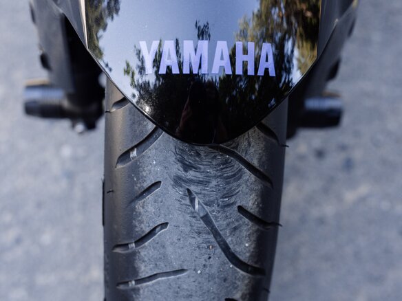 2022 Yamaha MT-09 (FZ-09), серебристый, 1075000 рублей - вид 16