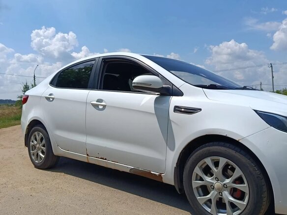 2012 Kia Rio 5-speed III, белый, 500000 рублей - вид 2