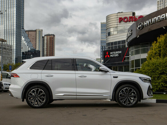 2025 Geely Monjaro (Xingyue L) I Рестайлинг 2 (China Market), белый, 3698000 рублей - вид 2