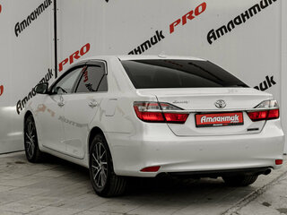 2017 Toyota Camry VII (XV50) Рестайлинг 2, белый, 2185000 рублей, вид 3