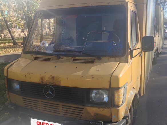 1995 Mercedes-Benz T1, жёлтый, 550000 рублей