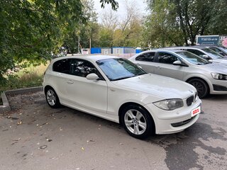 2008 BMW 1 серии 120i I (E81/E82/E87/E88) Рестайлинг, белый, 810000 рублей, вид 4